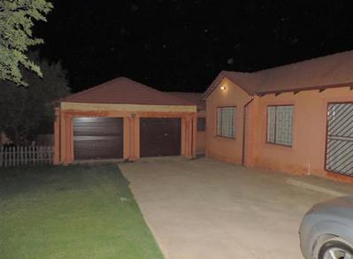 House For Sale in Ebony Park, Ebony Park