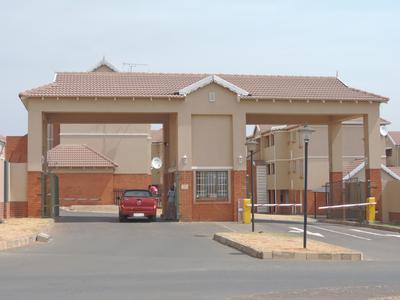 Townhouse For Sale in Terenure, Kempton Park