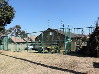 House For Sale in Suideroord, Johannesburg