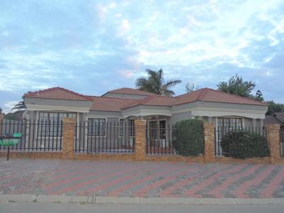 House For Sale in Birch Acres, Kempton Park