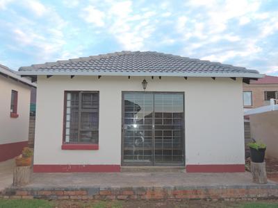 Cottage For Rent in Birch Acres, Kempton Park